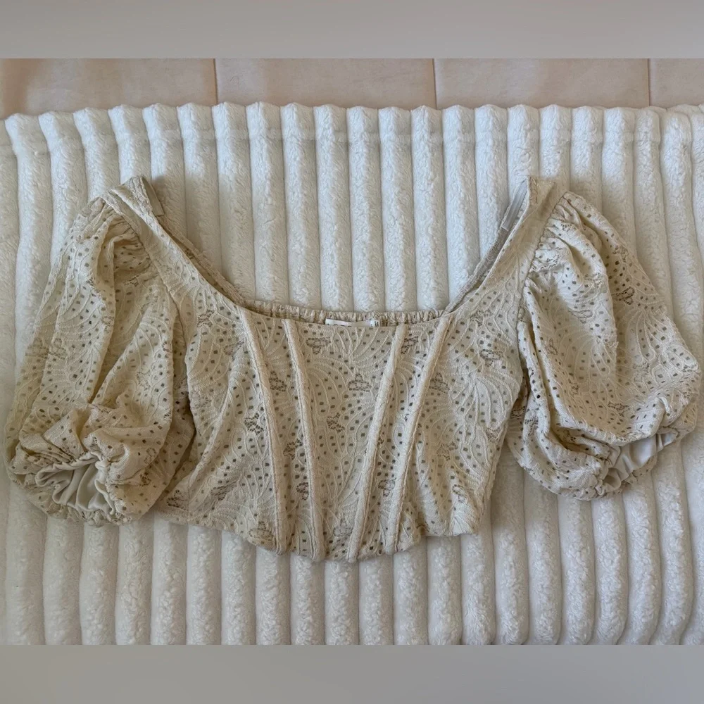 ASTR The Label Cream Lace Puff Sleeve Blouse
